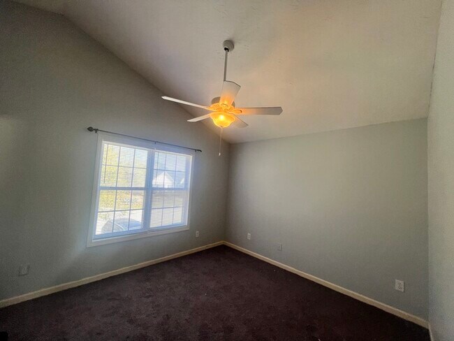 Building Photo - Southern Charm