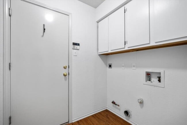 Building Photo - 4467 Bremner Dr