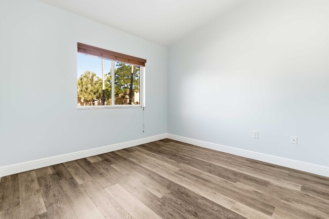 Building Photo - Beautiful Condo