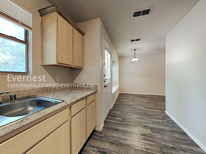 Building Photo - 320 Ezekial Ave