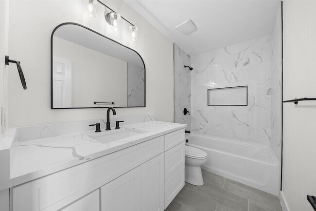 Building Photo - 945 Azalia Dr