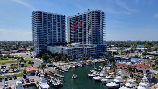 Building Photo - 220 Lake Shore Dr
