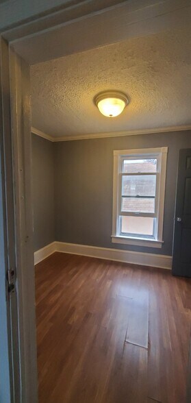 Building Photo - 527 Tedesco St