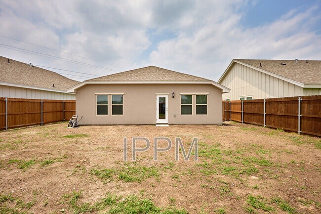Building Photo - 2506 Cove Real Dr