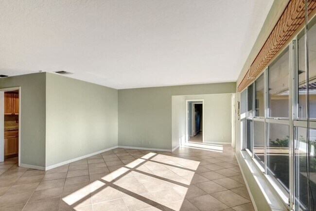 Building Photo - 1753 W Terrace Dr