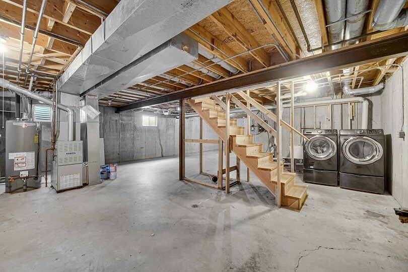 Building Photo - 643 N Bridgeport Ter