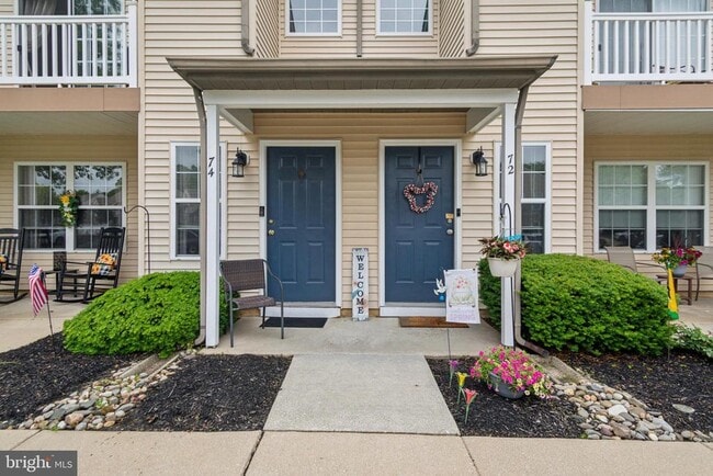 Building Photo - 74 Crestmont Dr