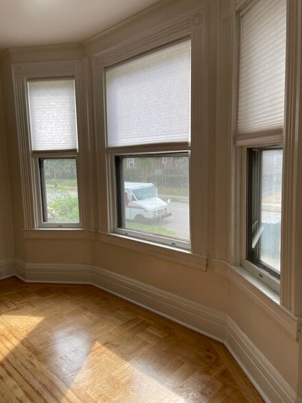 Living Room - 70 Rutgers St