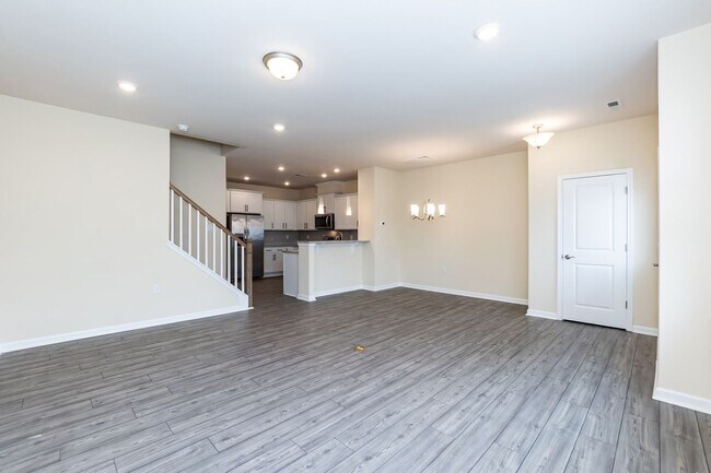 Building Photo - Three Bedroom Home