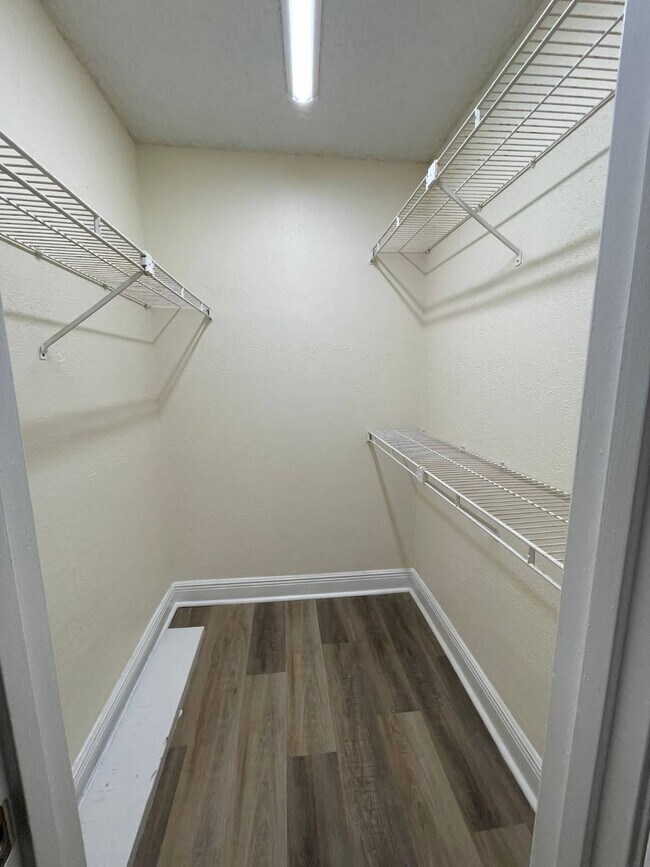Building Photo - 420 Forestway Cir