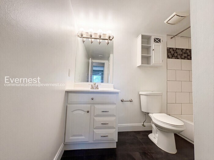 Building Photo - 10202 Prince Pl