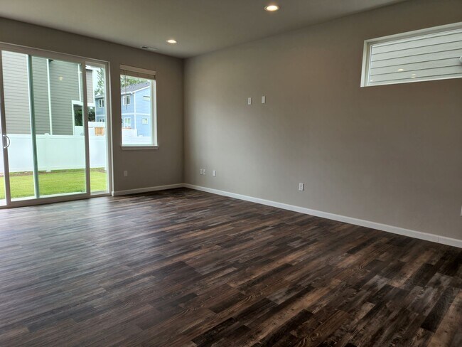 Building Photo - 15717 View Dr Ct SE