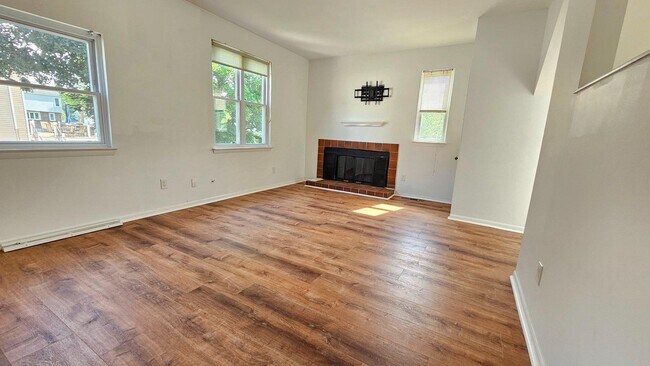 Building Photo - 117 Hamlet Dr
