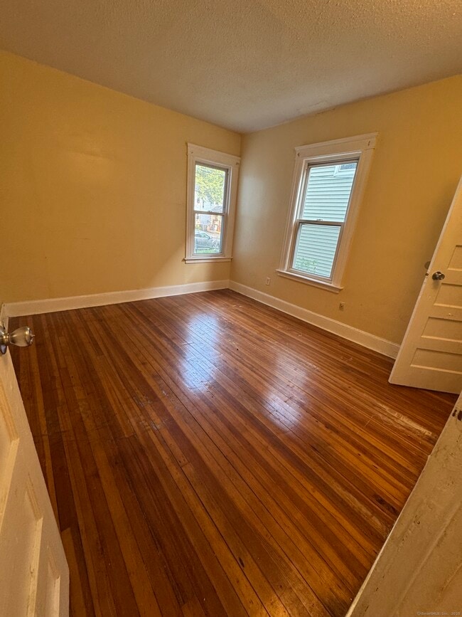 Building Photo - 418 Shelton Ave