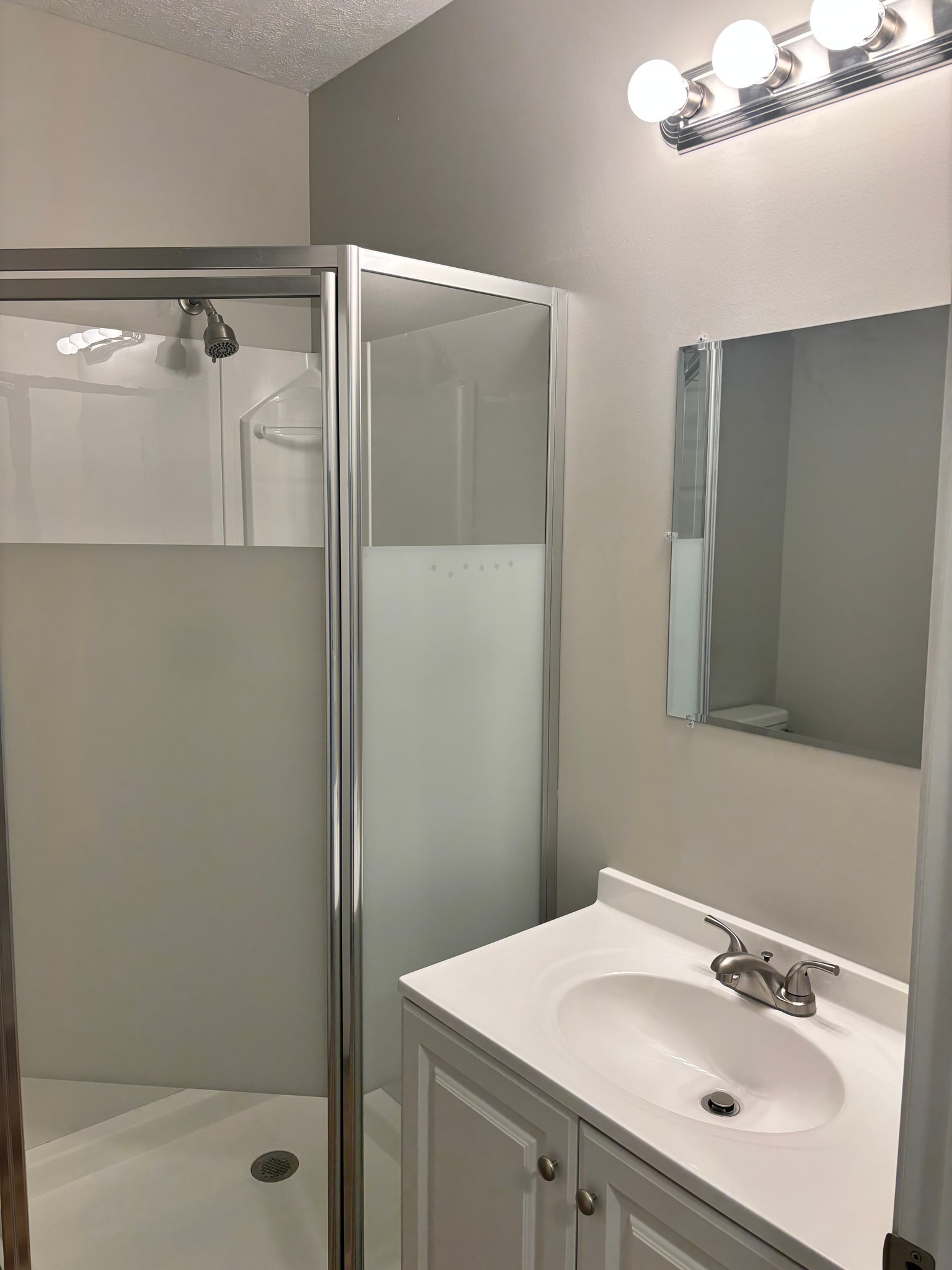 Building Photo - 215 N Bridge St