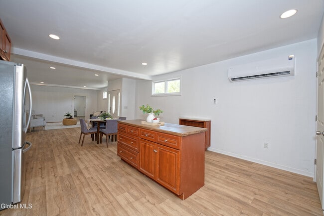 Building Photo - 714 NY-29