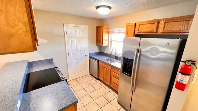 Building Photo - Charming 2 Bedroom, 1 Bathroom Home in Deltona!!