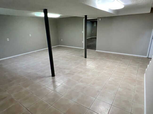Building Photo - Updated home in Shively