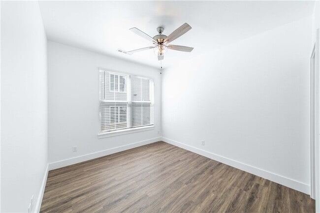 Building Photo - The Benton -  200 Ryan Unit Garland | Crittenden