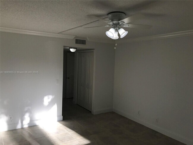 Building Photo - 16521 Blatt Blvd