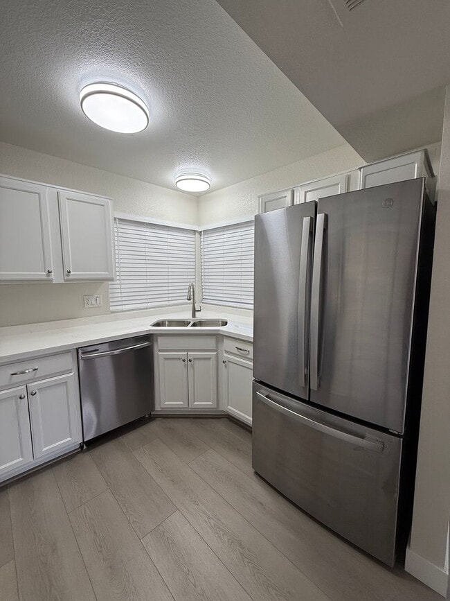 Building Photo - Tatum and Shea - Fully Remodeled Gated Condo that overlooks pool!