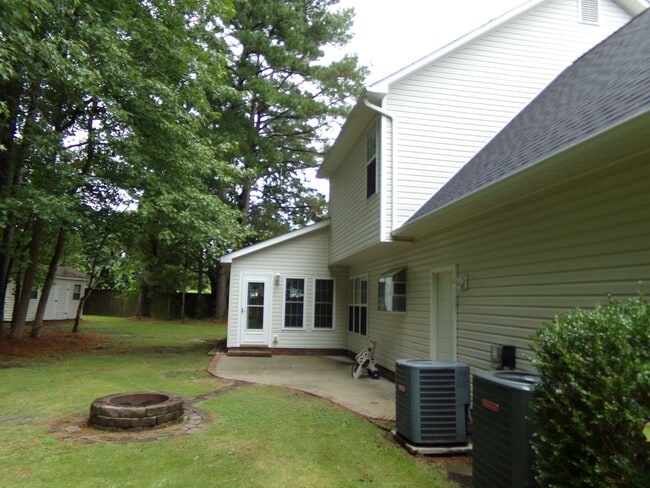 Building Photo - Beautiful 2 story home located on a cul-de-sac