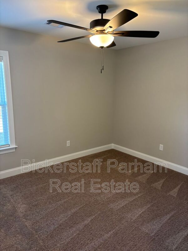 Building Photo - 280 Young Ln