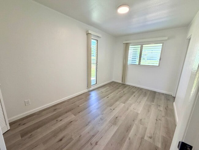 Building Photo - Newly Renovated 5BR/2BA Home – Move-In Ready in Pearl City