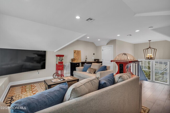 Building Photo - 2118 Edgewood Pl