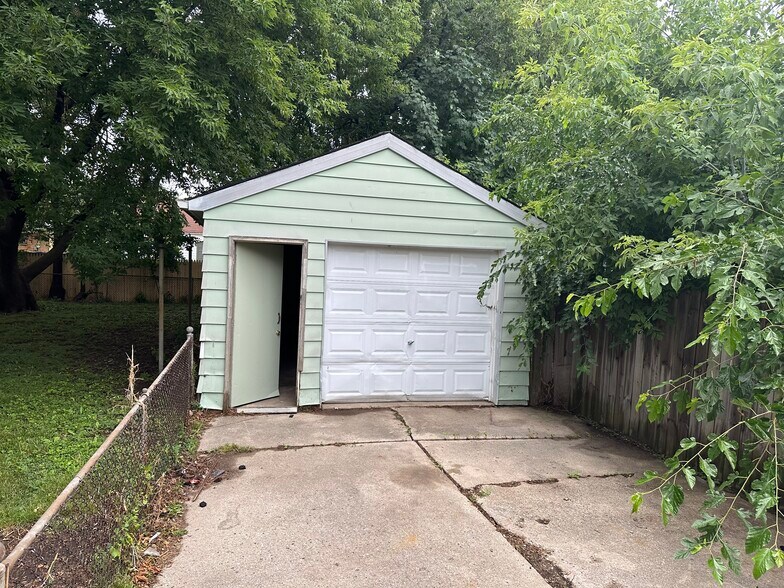 Building Photo - 4968 N 49th St