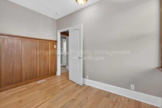 Building Photo - 4762 Alma Ave