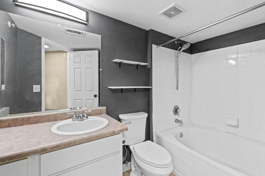 Building Photo - 12926 Ironstone Way