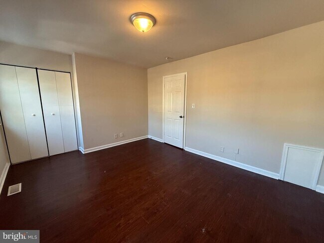 Building Photo - 534 Olde Greenwich Cir