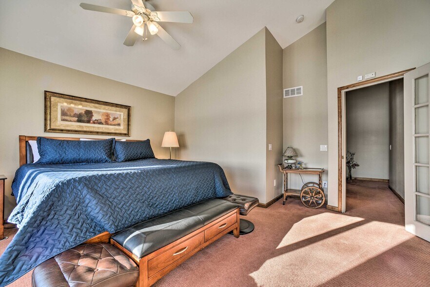 Master Bedroom King - 5027 Harp Dr