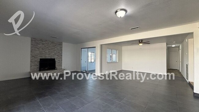 Building Photo - 11889 Jacaranda Ave