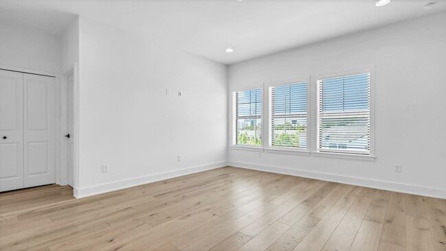 Building Photo - Gorgeous Brand New Custom 4/3.5 Townhomes ...
