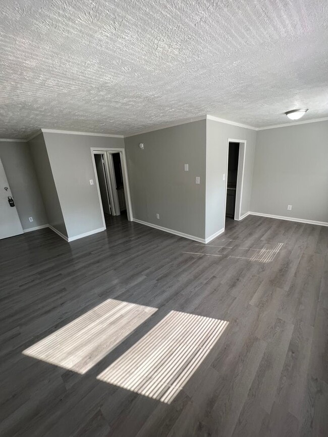Building Photo - Live in Comfort at Evergreen Apartments in...