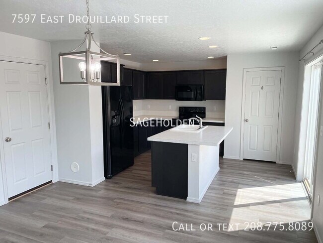 Building Photo - 7597 E Drouillard St