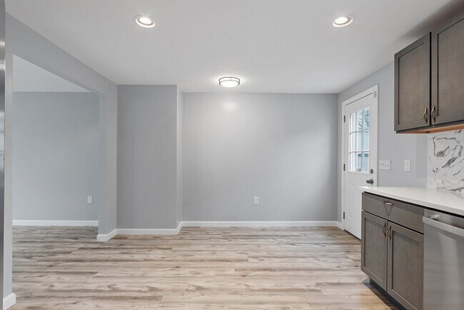 Building Photo - 4 Moran Ct