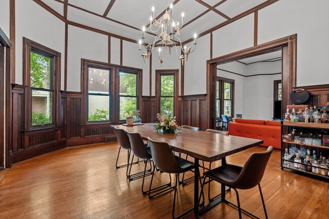 Building Photo - 802 N Poplar St