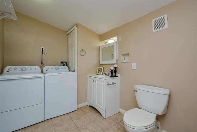 Building Photo - 16326 Cypress Bend Dr