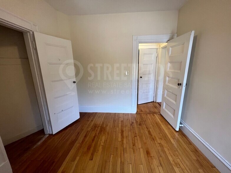 Building Photo - 2 Ware St