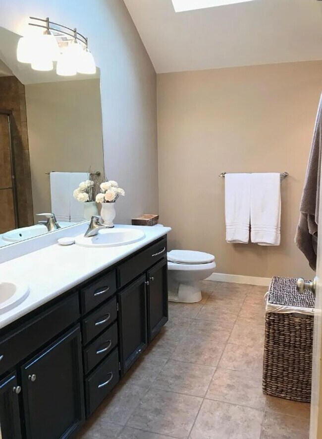 Building Photo - 4Bd/2.5Ba Sammamish Home