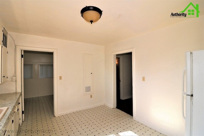 Building Photo - 1141 Magnolia Ave