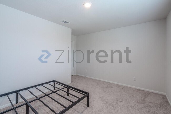 Building Photo - Unit