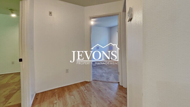 Building Photo - Condo with Swimming Pool and Private Enclosed 1-Car Garage in Klahanie Neighborhood