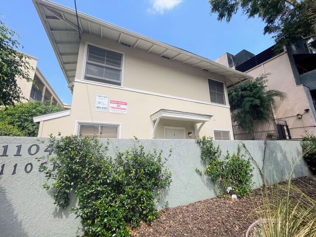 Building Photo - Simple, vintage, and beautiful! 1bd/1ba near Downtown NoHo and arts district