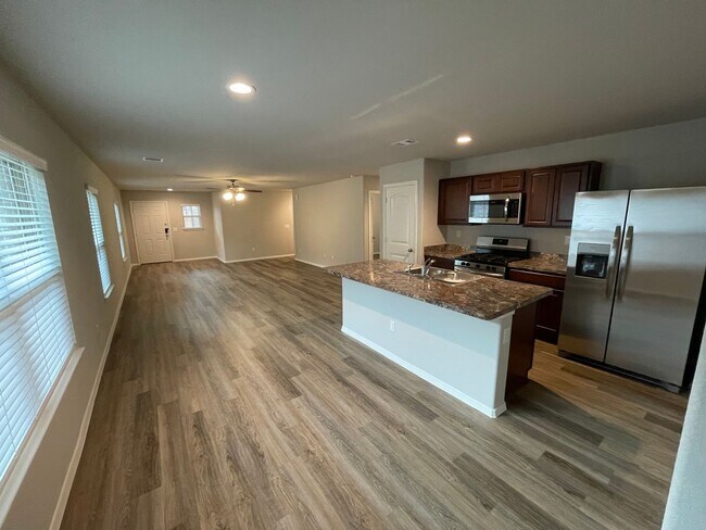 Building Photo - 727 Long Cedar Dr