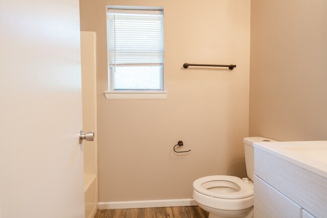 Building Photo - 174 Sequoia Cir