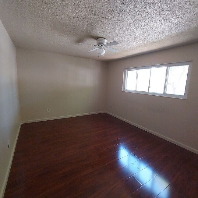 Building Photo - Nice 3 bedroom condo near CSUS.  Available for move in this month.
